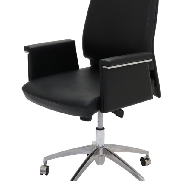 Pelle Medium Back Executive ChairBlack PU Leather – Chrome 5 Star Spider Base